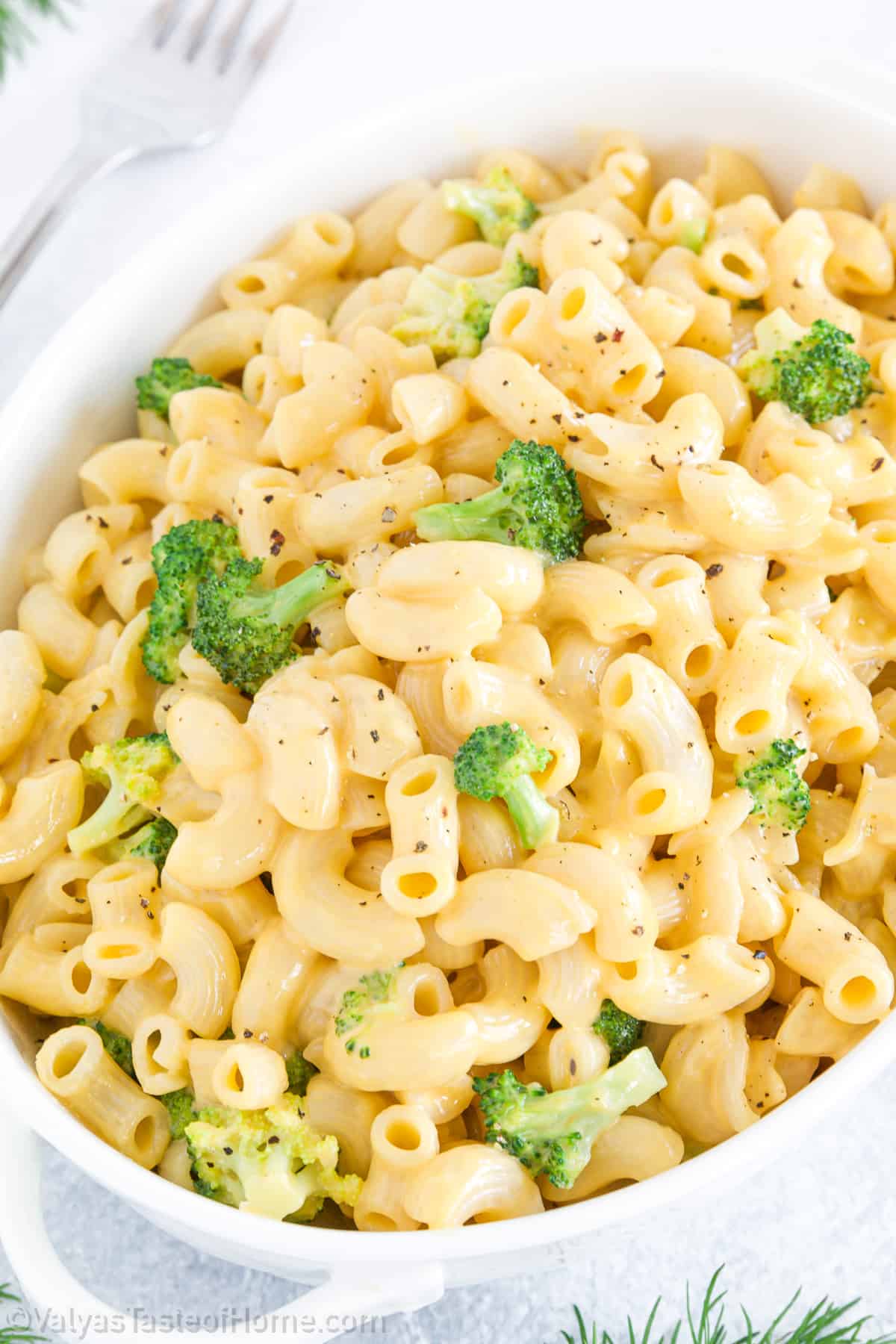 This dish pairs perfectly cooked pasta (elbows, shells, or spirals) with a creamy, rich cheese sauce and tender, vibrant broccoli florets for a result that’s as equally satisfying as it is wholesome.
