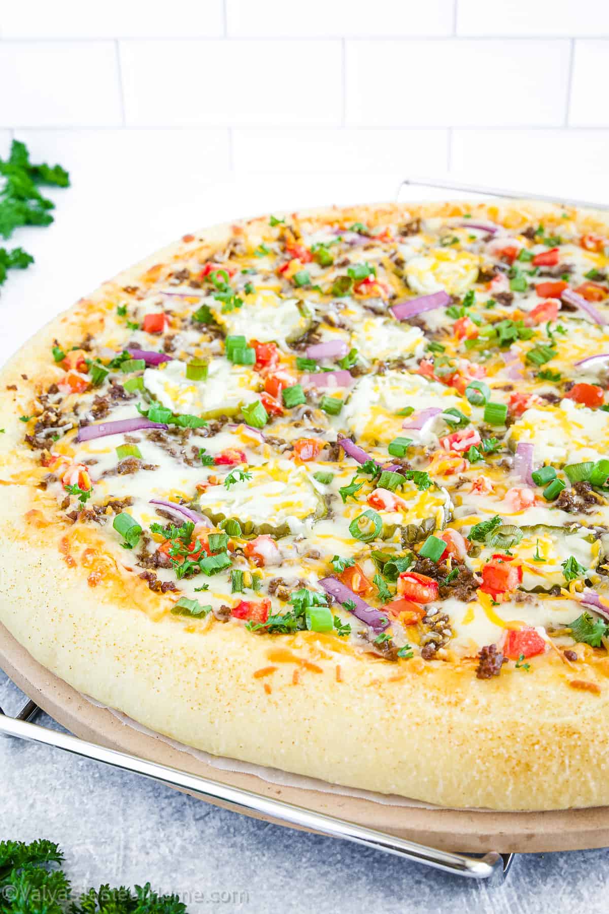 Cheeseburger Pizza is an absolutely delicious fusion of two beloved classics - cheeseburger and pizza.