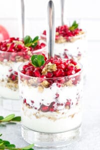 This delicious recipe is typically served in jars or tall glasses, allowing the beautiful layers to be fully displayed.