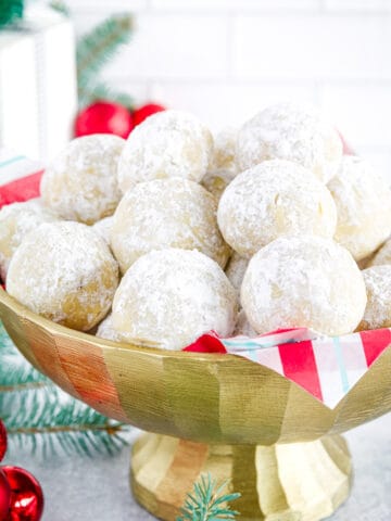 Ever tried Cookie Balls that are crunchy on the outside and soft on the inside? That's exactly what you get with this recipe!