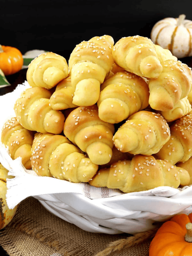 Easiest Pumpkin Dinner Rolls