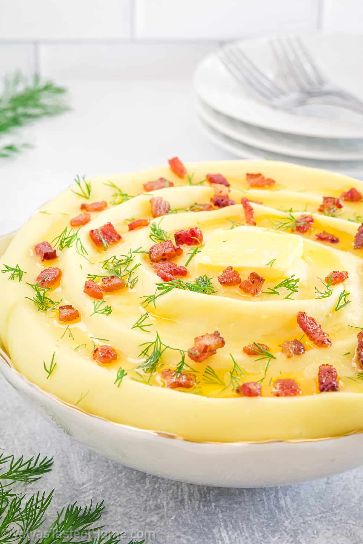 Garlic mashed potatoes put a fun spin on regular mashed potatoes. It's creamy potatoes mixed with the strong flavor of garlic to make a filling side that tastes incredible!