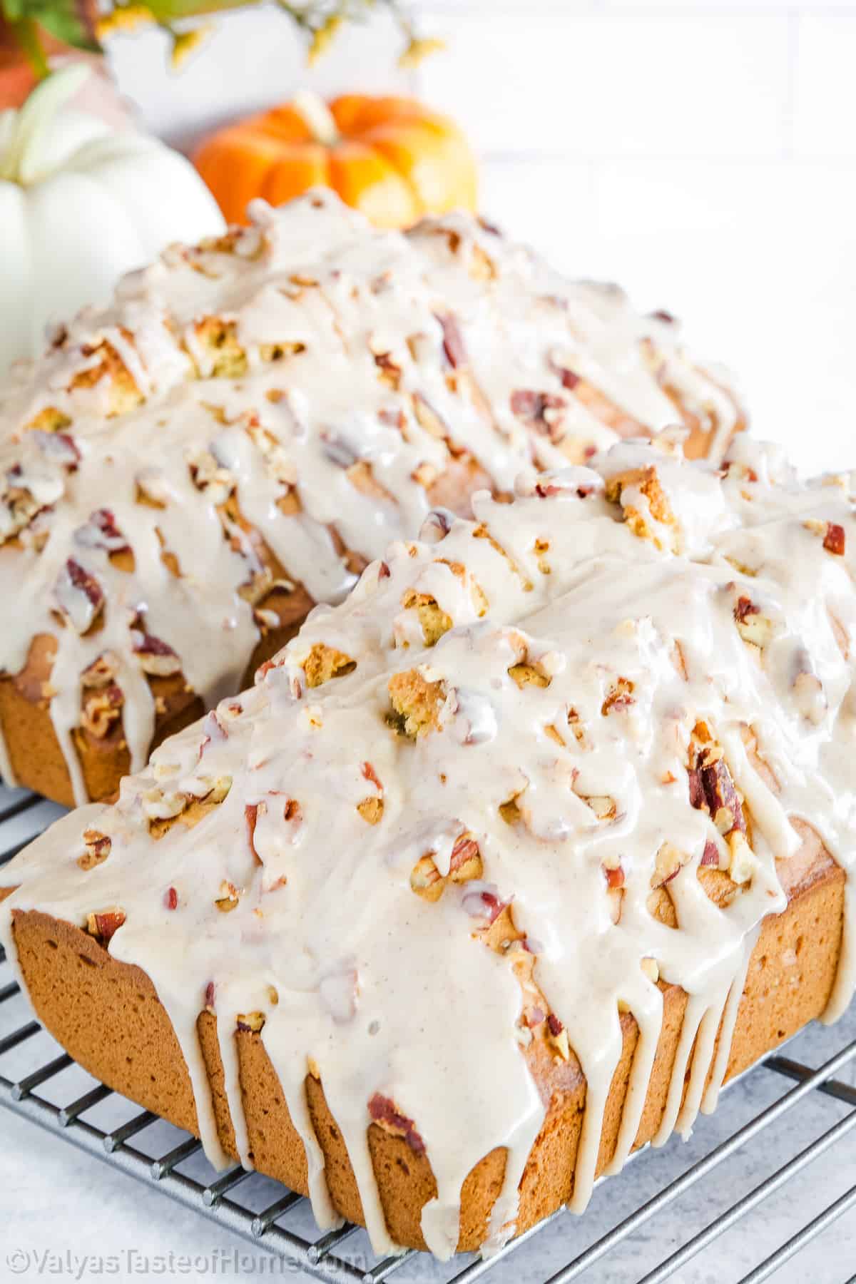 This Pumpkin Pecan Bread will give you a deliciously moist bread that has a crunchy crust, with a sprinkling of toasted pecans on top. 