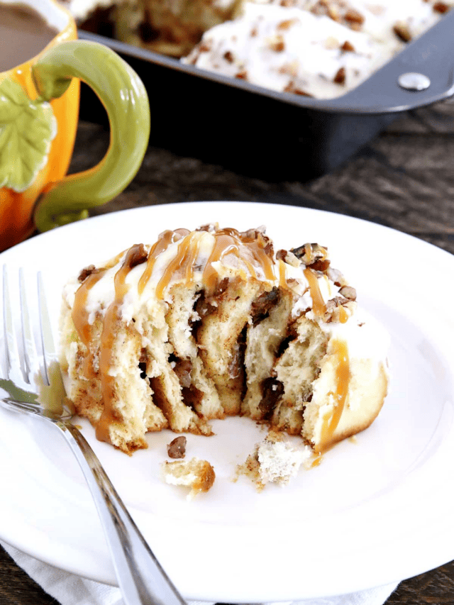 The Best Pumpkin Cinnamon Rolls Ever