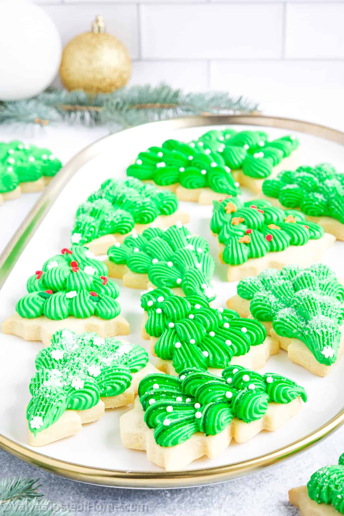 Enjoy the festive season with some delicious Christmas tree sugar cookies. 