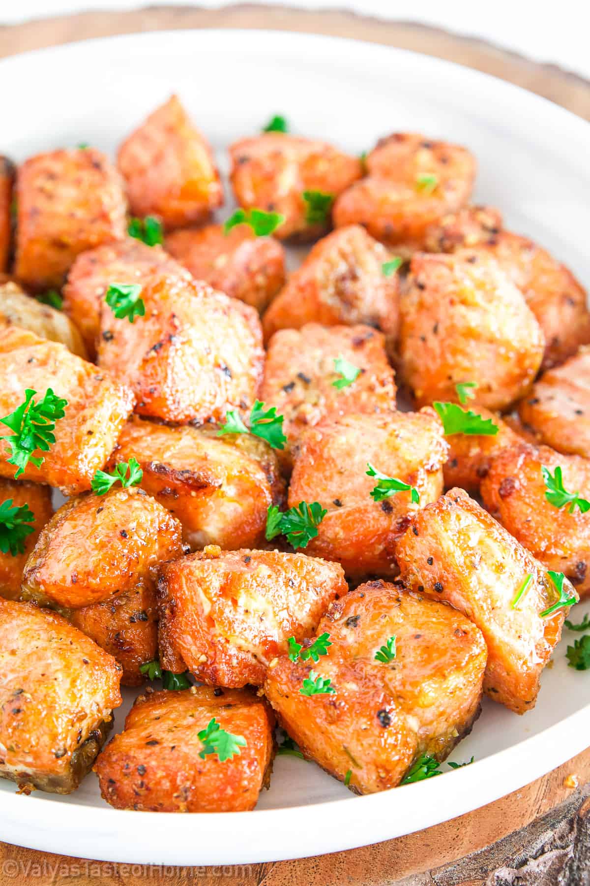 Coated in a flavorful pepper-garlic mix, these bites cook to perfection in under 10 minutes, making them a versatile addition to your weekly meal plan.