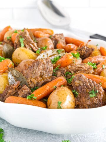 With its juicy, tender meat, perfectly cooked potatoes, and rich gravy, it's a convenient recipe that will win over even the fussiest eaters!