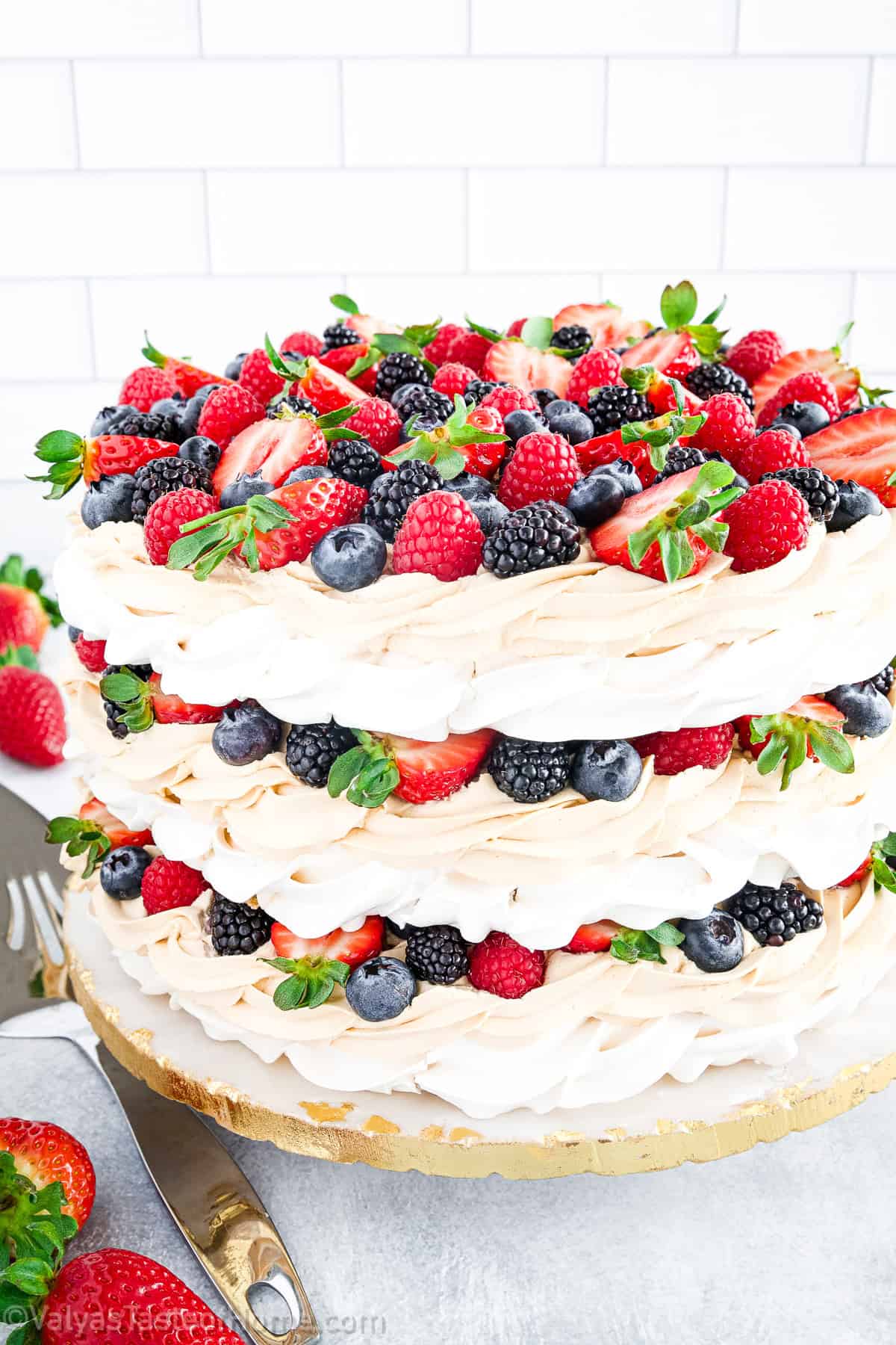 This Boccone Dolce is an Italian dessert that’s truly heaven on a plate with crunchy meringue layers, whipped cream, and fresh berries. Here’s a make-ahead-friendly version!