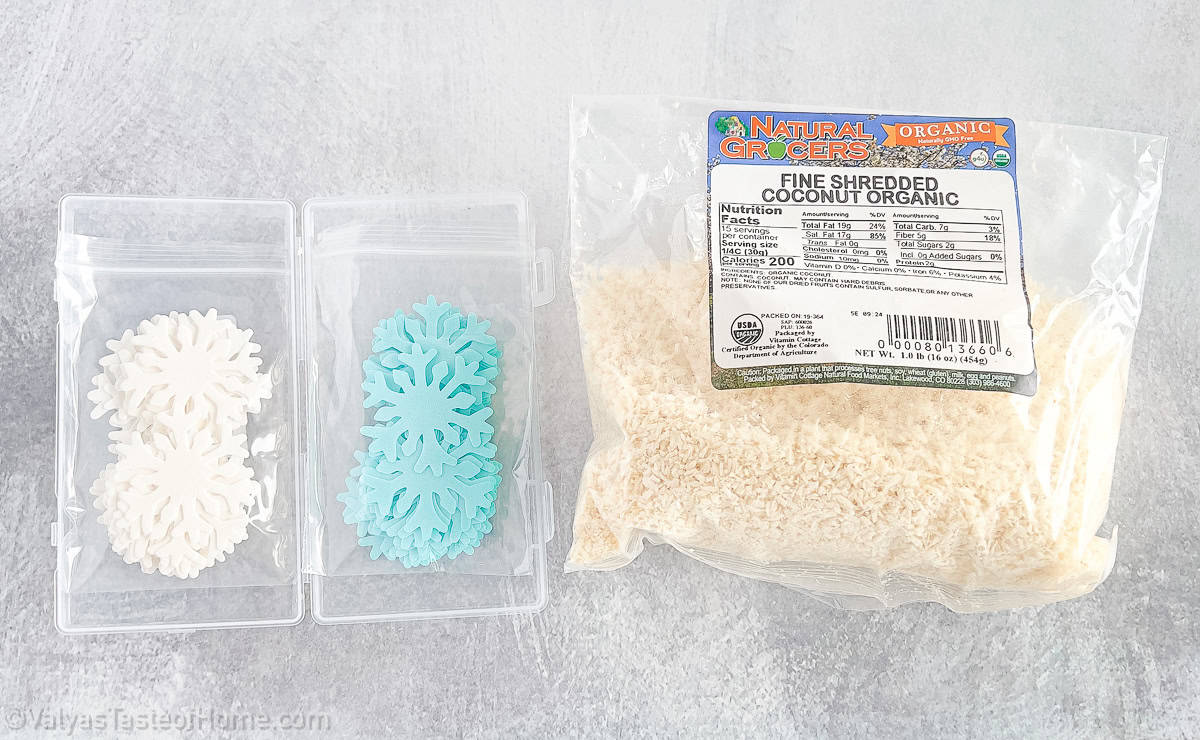 These are used to give the cake a festive and wintry look. They also add an extra touch of sweetness.